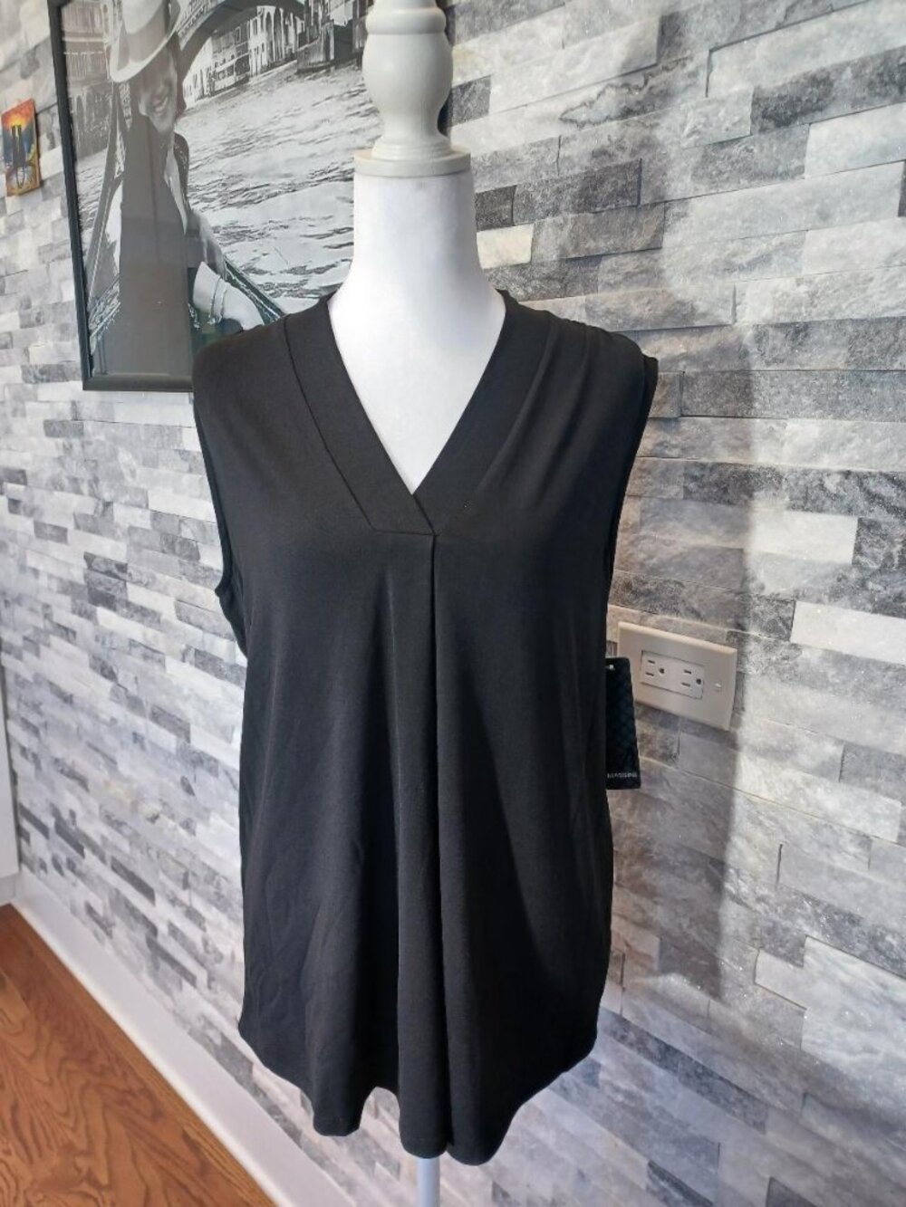Massini Black V-Neck Top Wide Folded Collar Sleeveless Front Seam New w Tags M